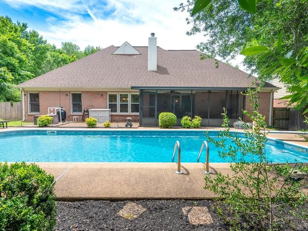 8934 FOREST BREEZE DR, Cordova, TN 38018