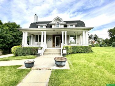801 & 811 10th Street, Wisner, NE 68791