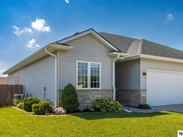 725 Larkspur Drive, Hickman, NE 68372