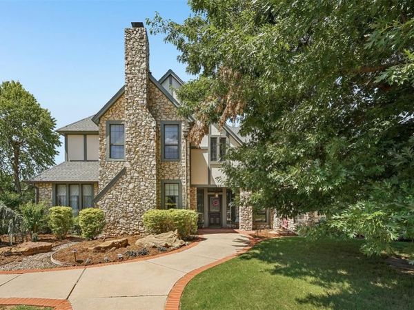 425 Country Club Drive, Edmond, OK 73025