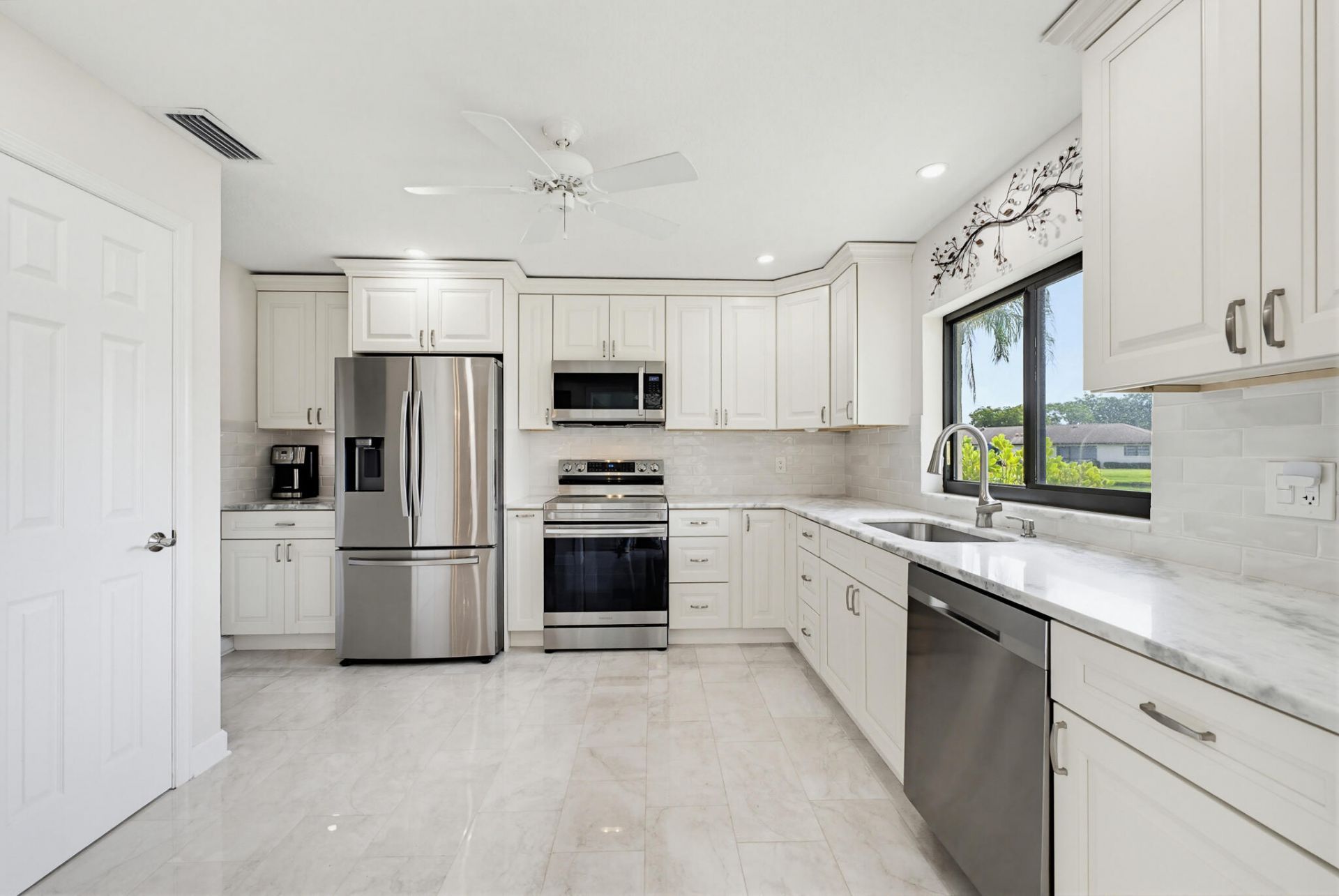 4854 Equestrian Circle, Unit Apt B, Boynton Beach, FL 33436 Photo