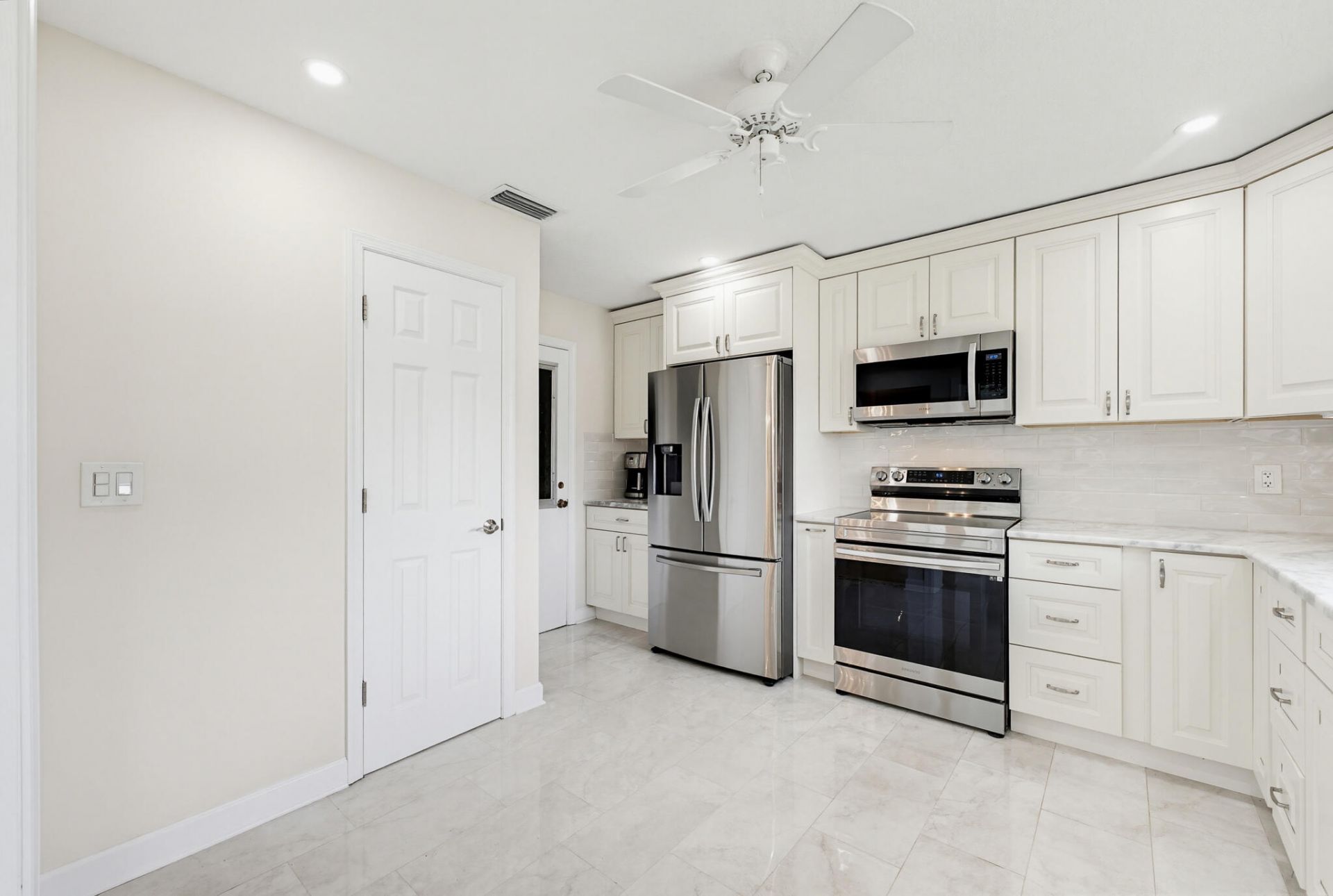 4854 Equestrian Circle, Unit Apt B, Boynton Beach, FL 33436 Photo