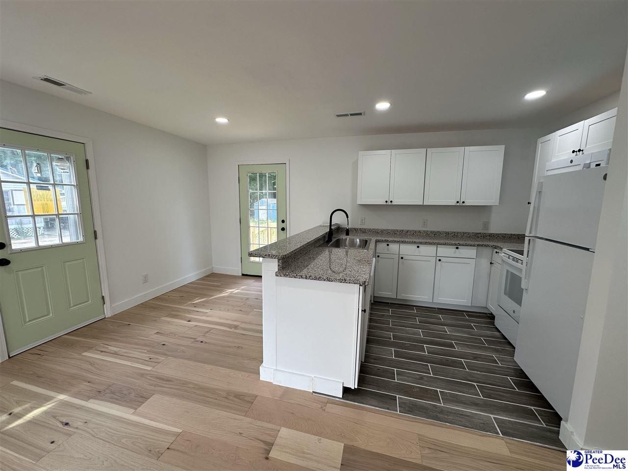 96 Chapman Drive Photo 4