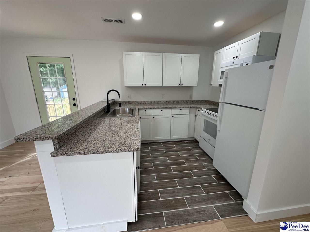 96 Chapman Drive Photo 5