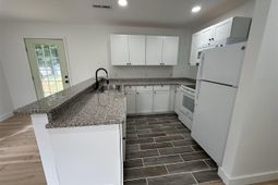 96 Chapman Drive photo 4