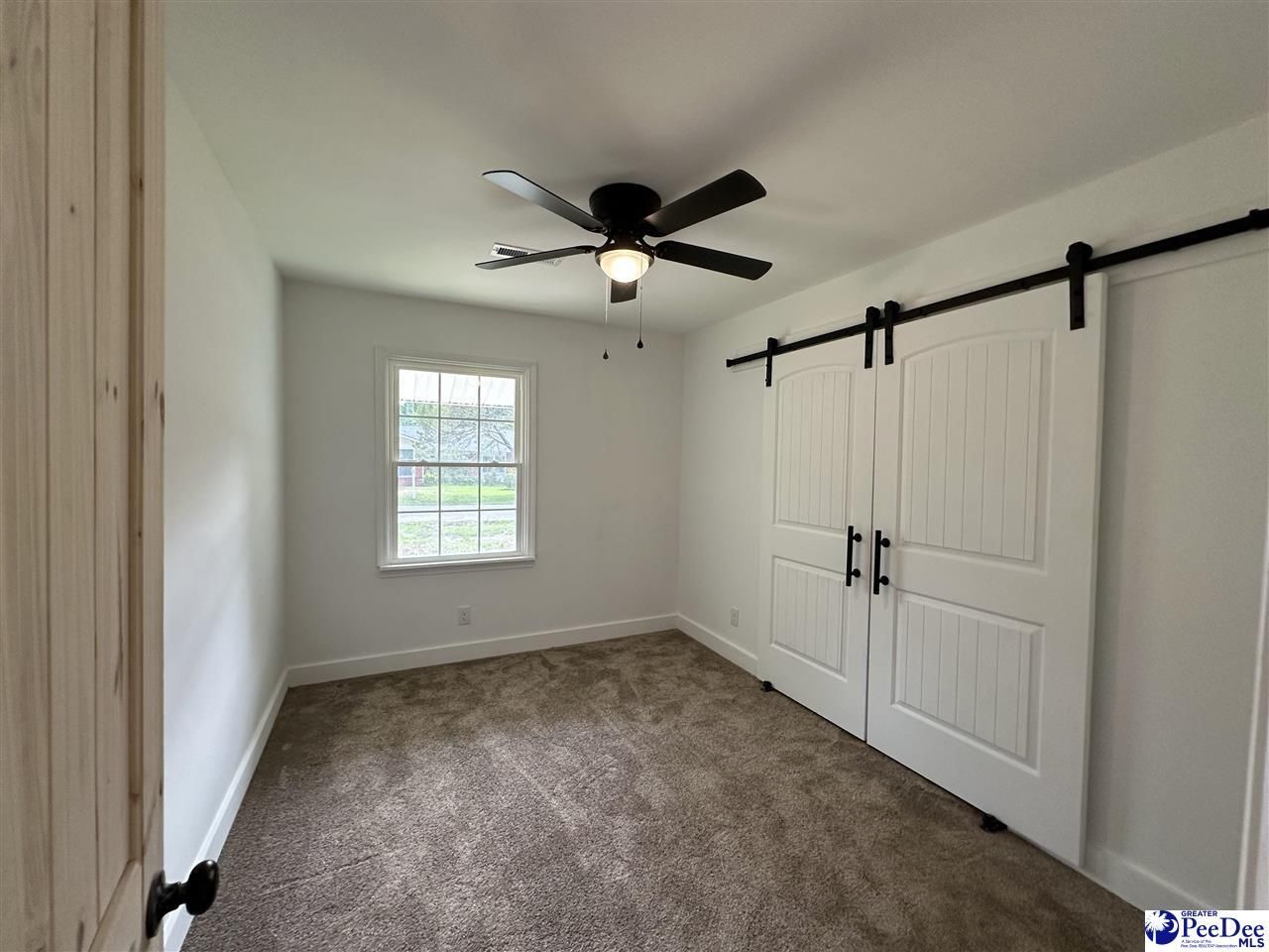 96 Chapman Drive Photo 9