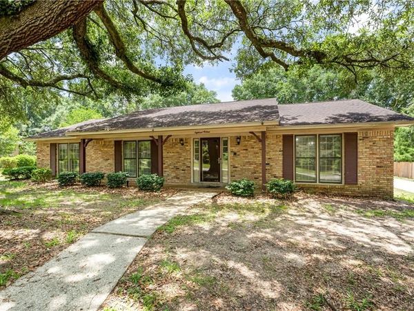 1816 Burntwood Drive W, Mobile, AL 36609
