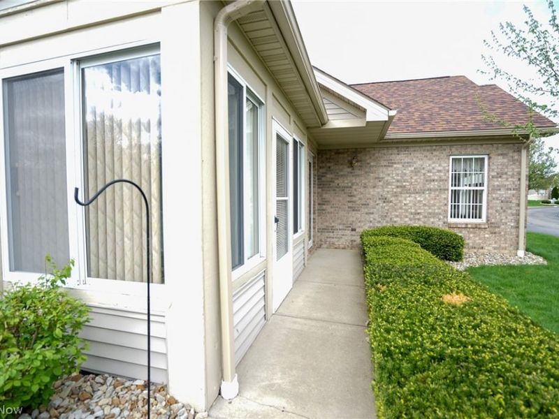 695 E Western Reserve Road, Unit 702, Poland, OH 44514 Photo 2