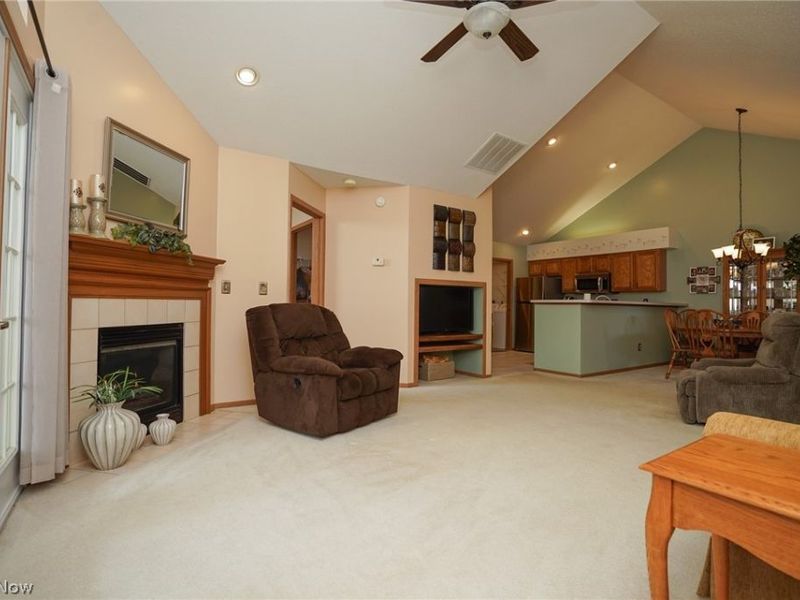 695 E Western Reserve Road, Unit 702, Poland, OH 44514 Photo 7