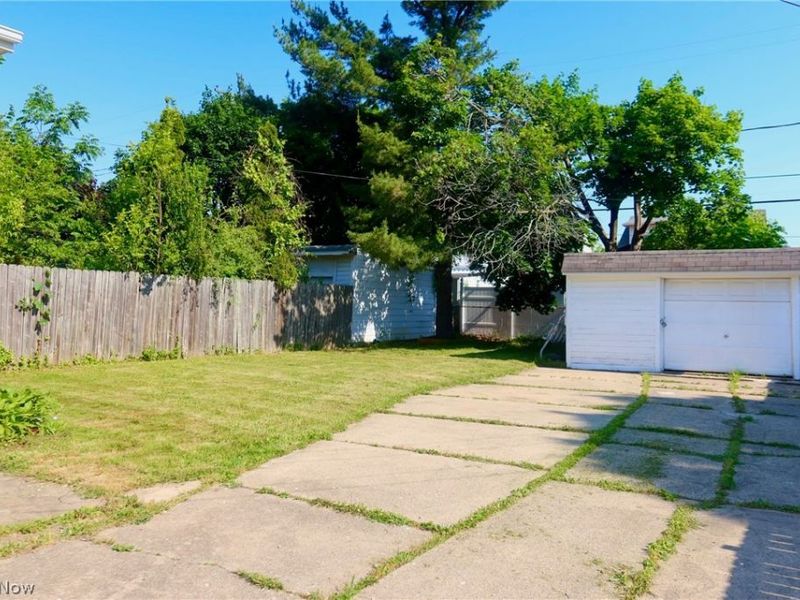 13716 Tyler Avenue, Cleveland, OH 44111 Photo 31