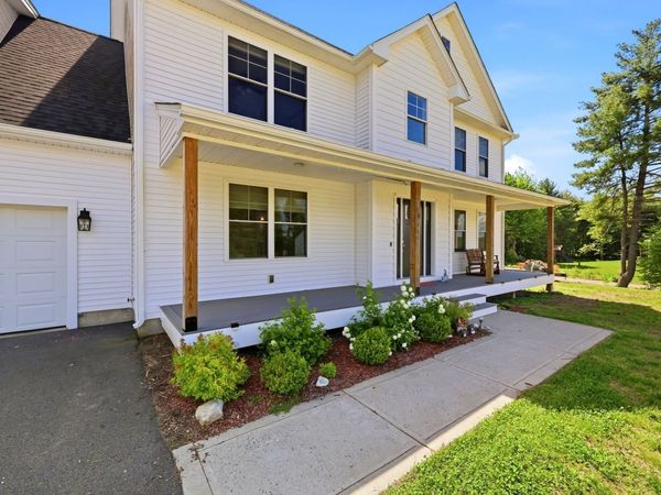 18 Woodland Ln, Belchertown, MA 01007