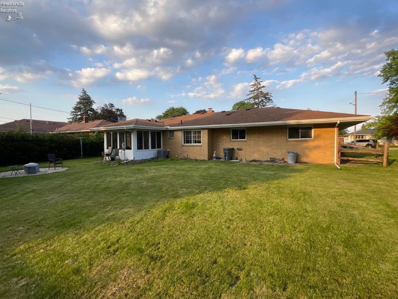 209 Parkview Drive, Walbridge, OH 43465 Photo 24