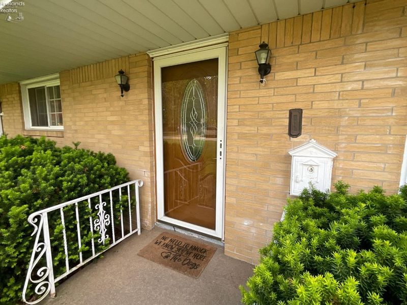 209 Parkview Drive, Walbridge, OH 43465 Photo 4