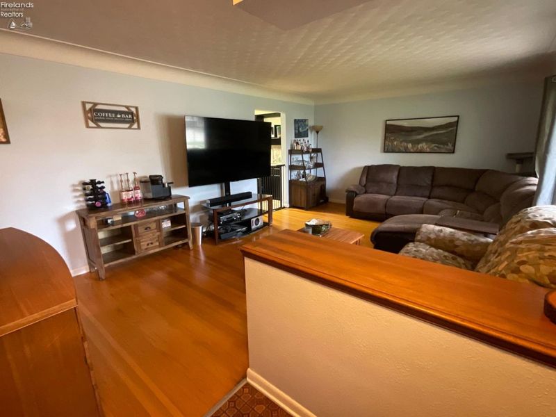 209 Parkview Drive, Walbridge, OH 43465 Photo 5