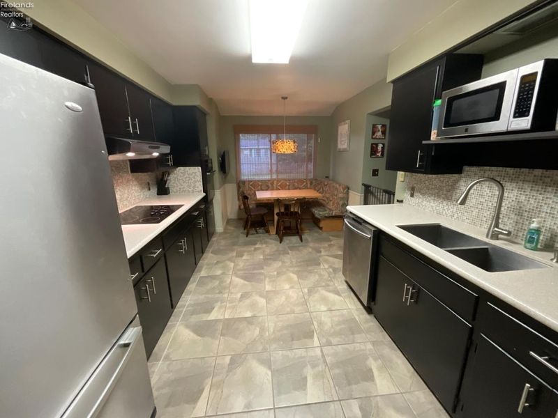 209 Parkview Drive, Walbridge, OH 43465 Photo 8