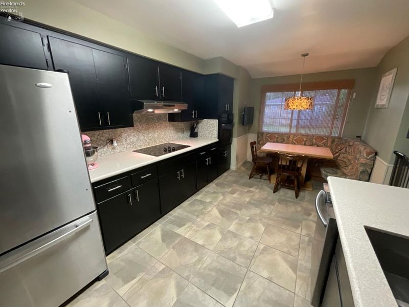 209 Parkview Drive, Walbridge, OH 43465 Photo 9