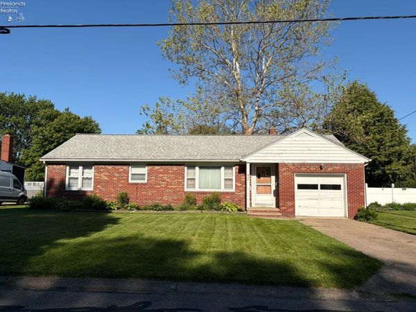527 Washington Avenue, Huron, OH 44839