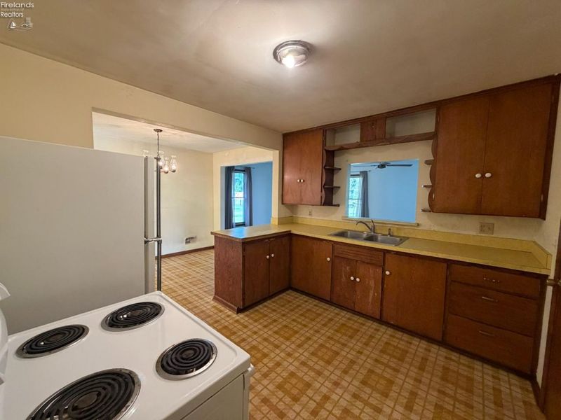 527 Washington Avenue, Huron, OH 44839 Photo 13