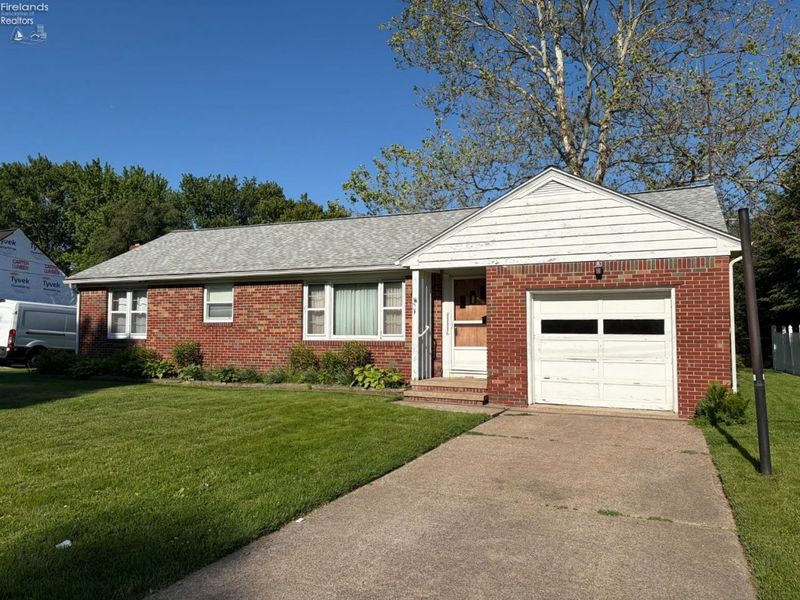 527 Washington Avenue, Huron, OH 44839 Photo 2