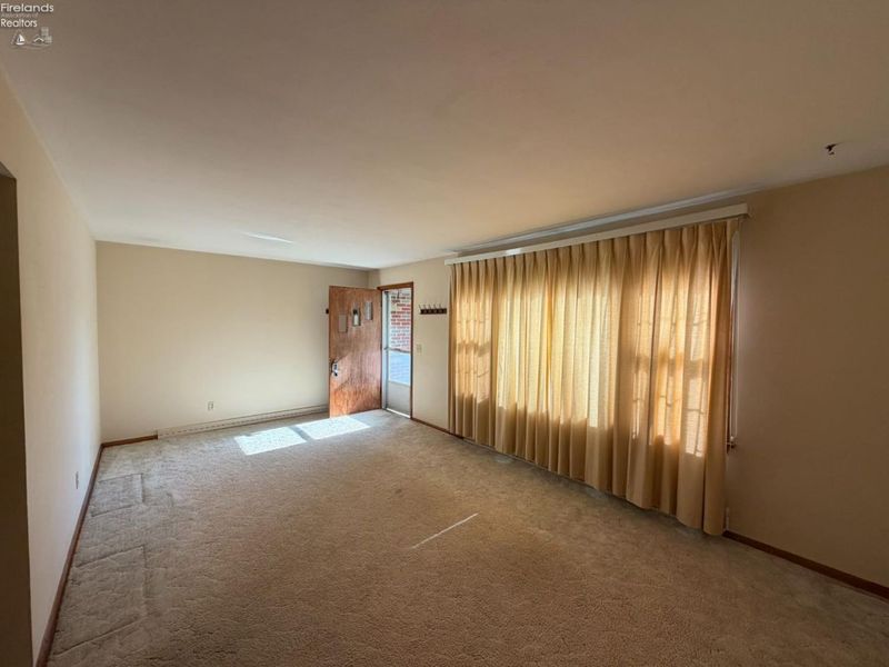527 Washington Avenue, Huron, OH 44839 Photo 4