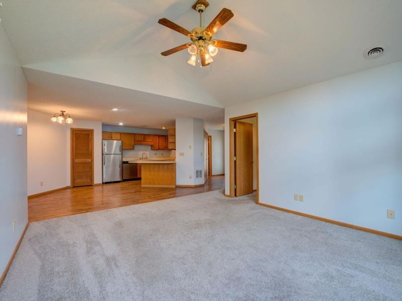 212 Crestwood, Willard, OH 44890 Photo 10