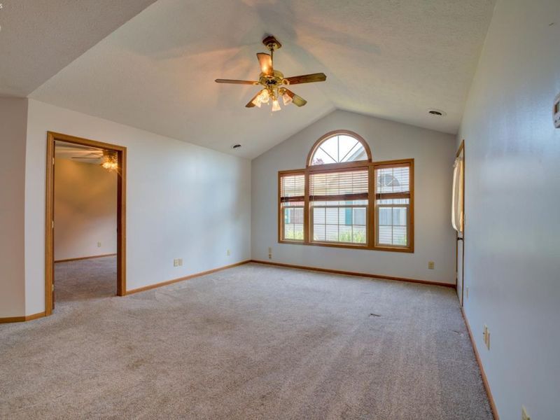 212 Crestwood, Willard, OH 44890 Photo 11