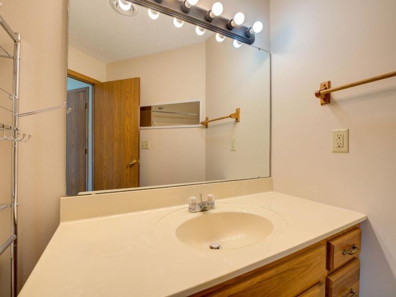 212 Crestwood, Willard, OH 44890 Photo 14