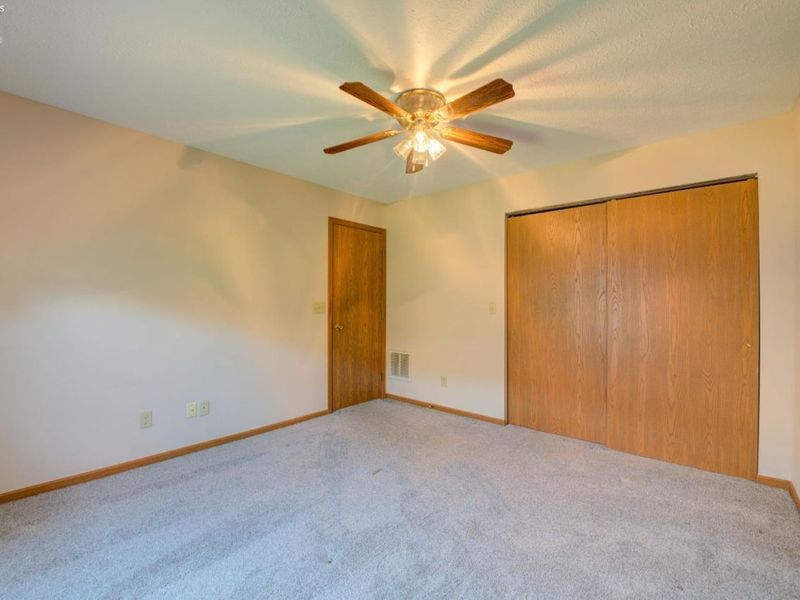212 Crestwood, Willard, OH 44890 Photo 23