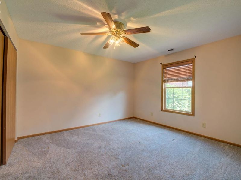 212 Crestwood, Willard, OH 44890 Photo 24