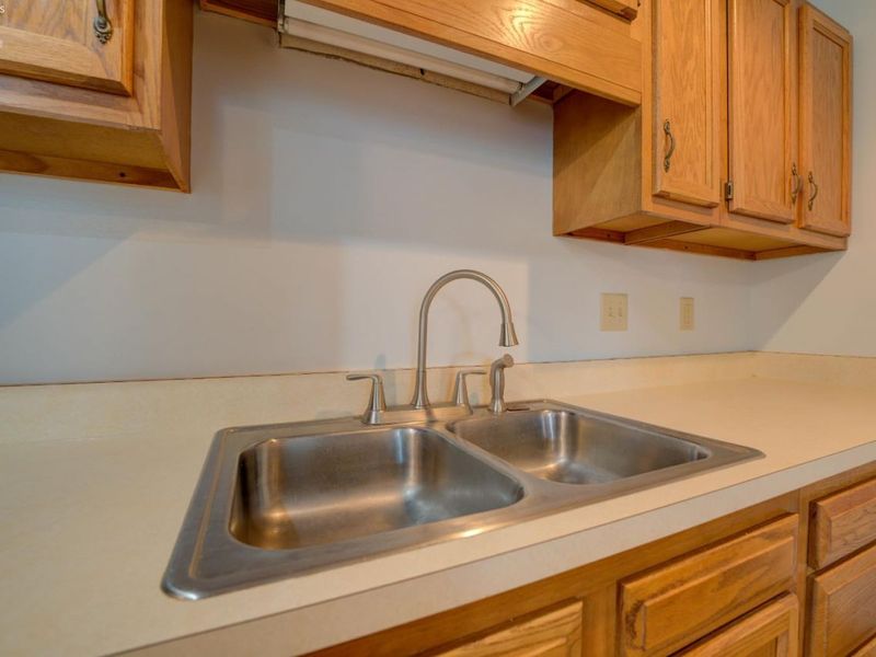 212 Crestwood, Willard, OH 44890 Photo 5