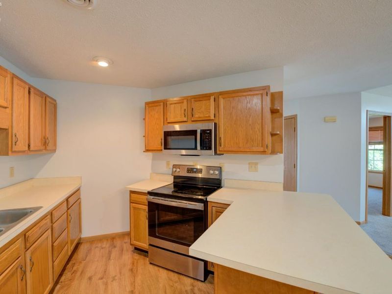 212 Crestwood, Willard, OH 44890 Photo 6