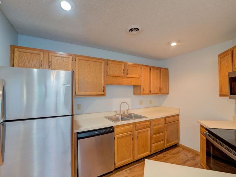 212 Crestwood, Willard, OH 44890 Photo 7