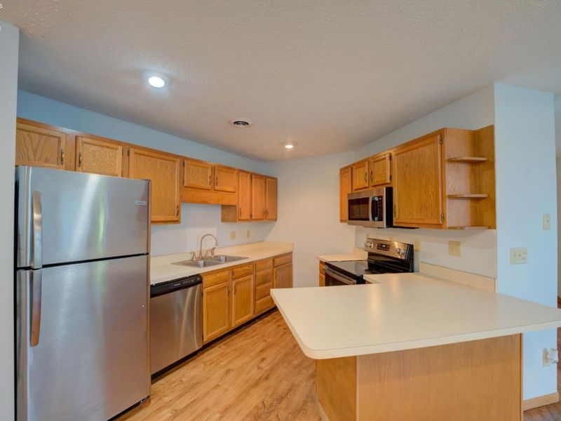 212 Crestwood, Willard, OH 44890 Photo 8