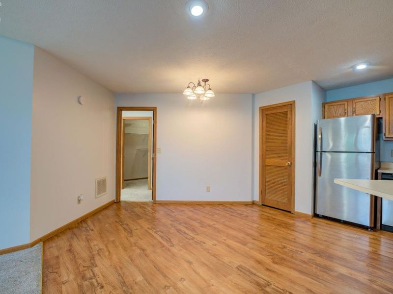 212 Crestwood, Willard, OH 44890 Photo 9