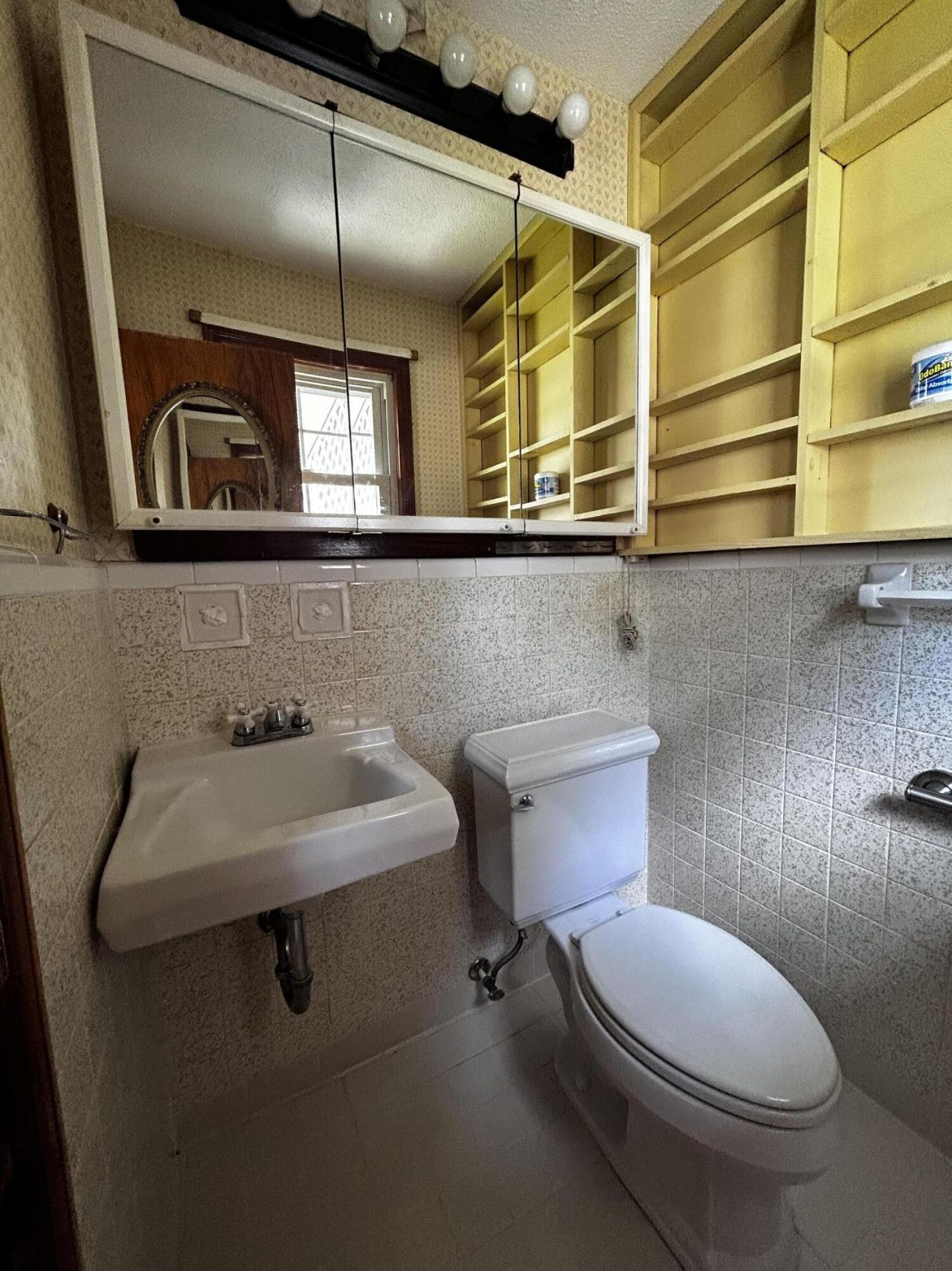 4722 Foxwood Drive Photo 9