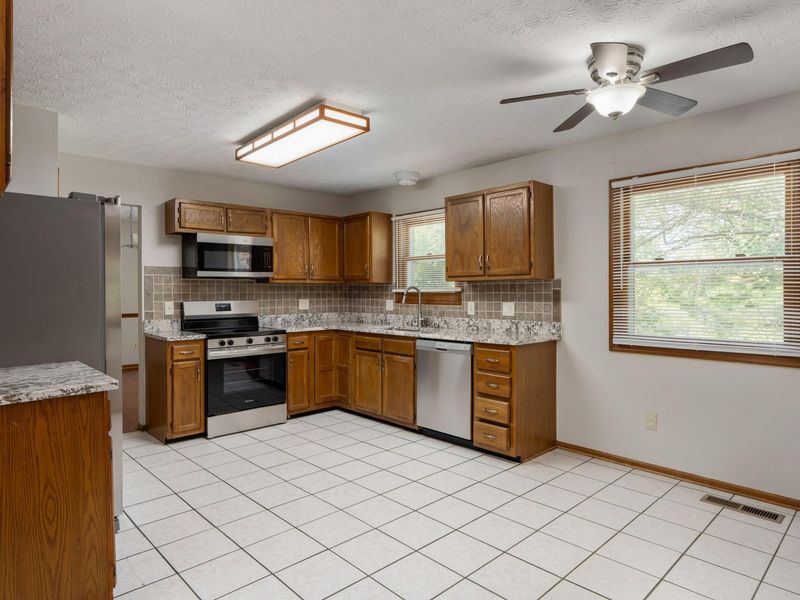 488 Green Meadows Drive W, Powell, OH 43065 Photo 11