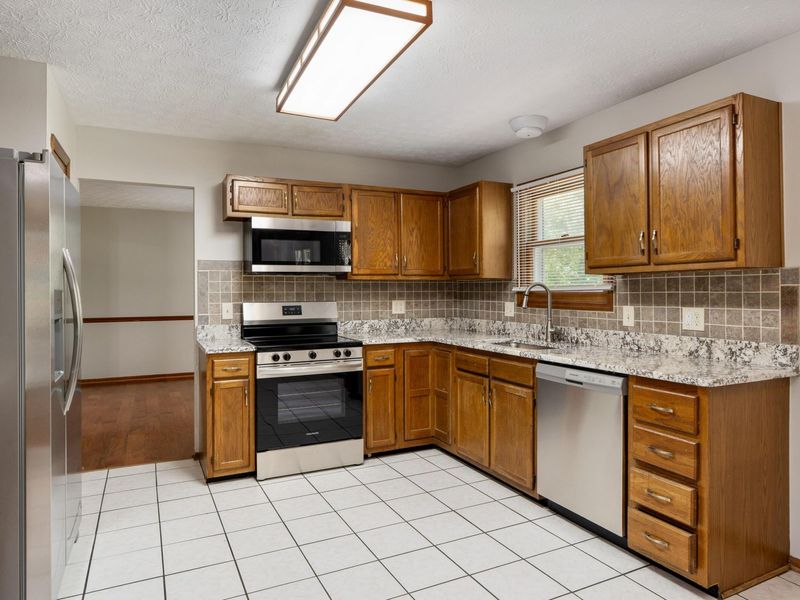 488 Green Meadows Drive W, Powell, OH 43065 Photo 12