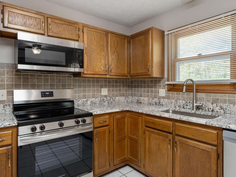 488 Green Meadows Drive W, Powell, OH 43065 Photo 14