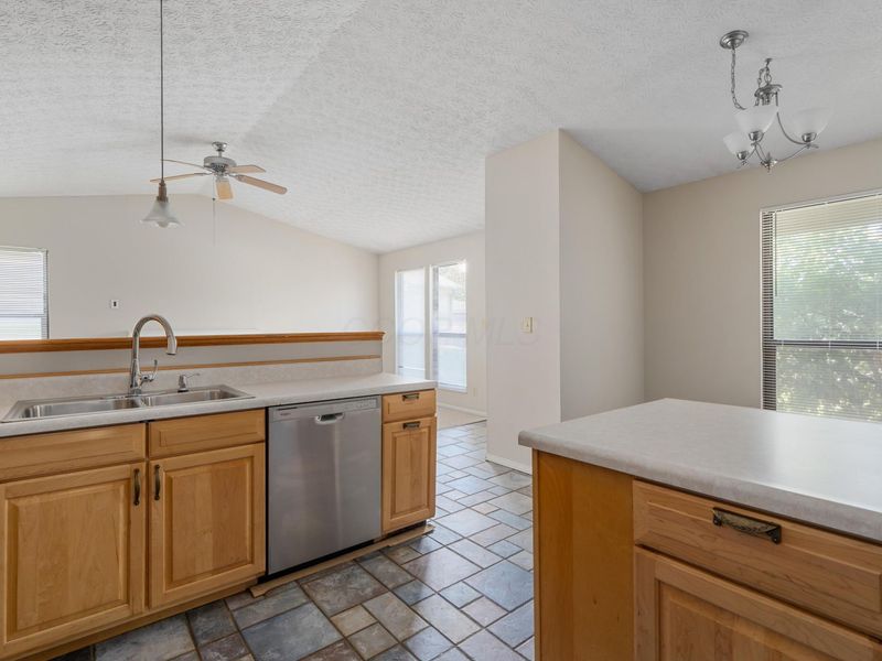1953 Starbridge Court , Columbus, OH 43235 Photo 12