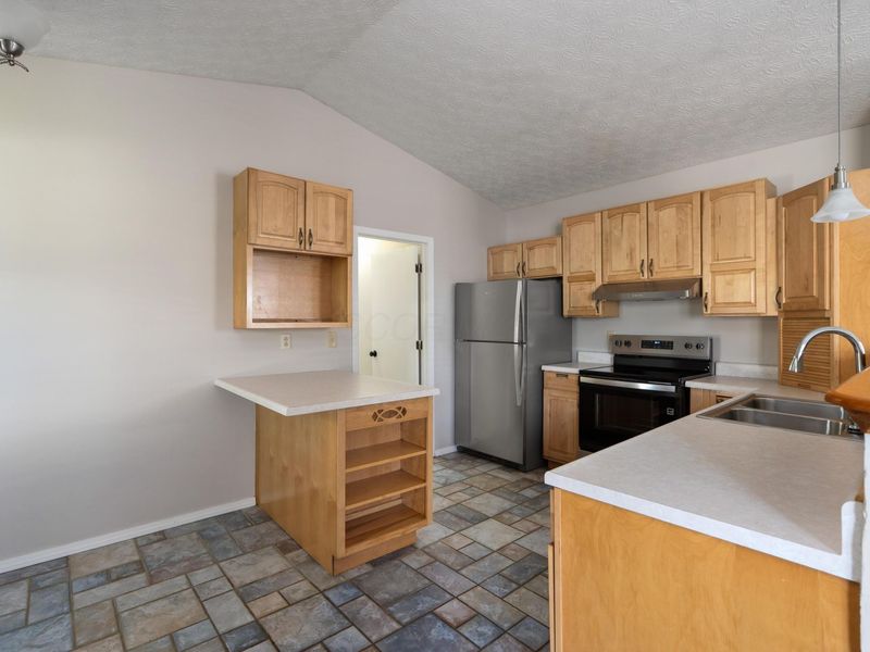 1953 Starbridge Court , Columbus, OH 43235 Photo 13