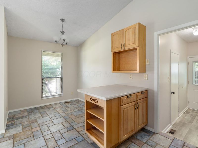 1953 Starbridge Court , Columbus, OH 43235 Photo 14