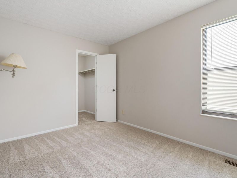 1953 Starbridge Court , Columbus, OH 43235 Photo 16