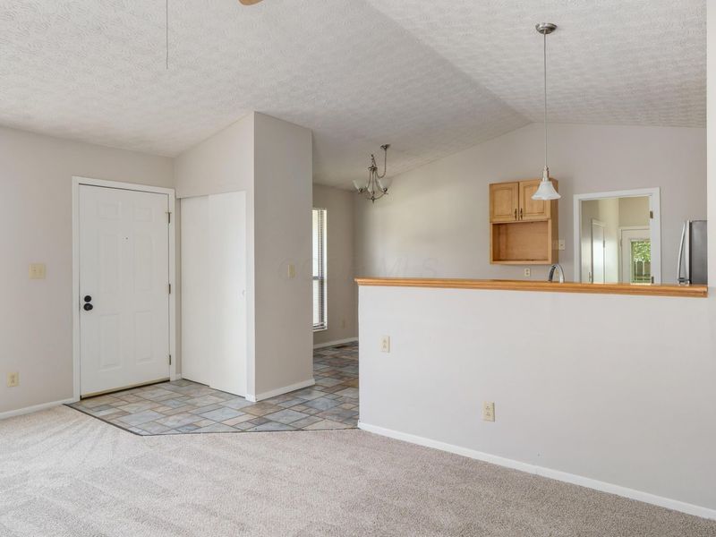 1953 Starbridge Court , Columbus, OH 43235 Photo 5