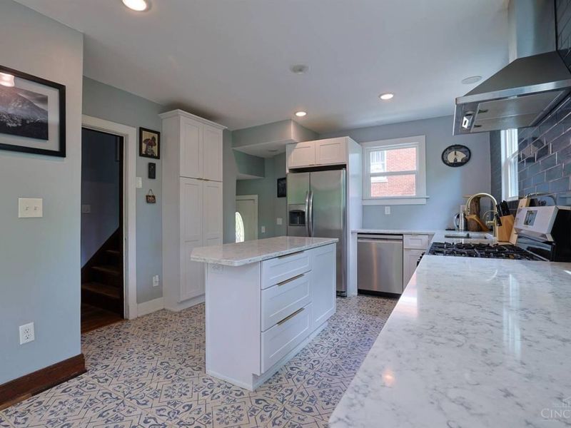 1649 Robinson Circle, Cincinnati, OH 45223 Photo 13