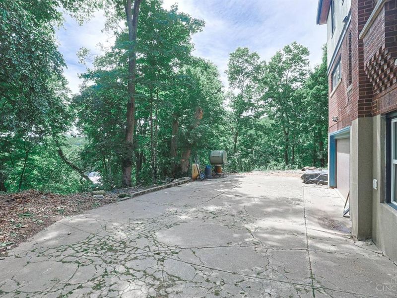 1649 Robinson Circle, Cincinnati, OH 45223 Photo 30