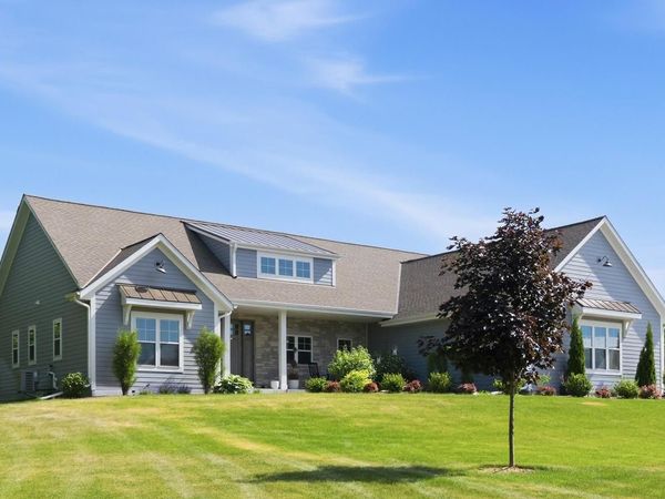 N52W30587 Moraine DRIVE, Hartland, WI 53029