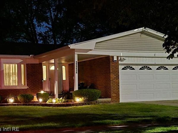 32234 Lancaster Drive, Warren, MI 48088