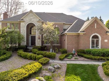 5173 Serena Drive, Troy, MI 48098