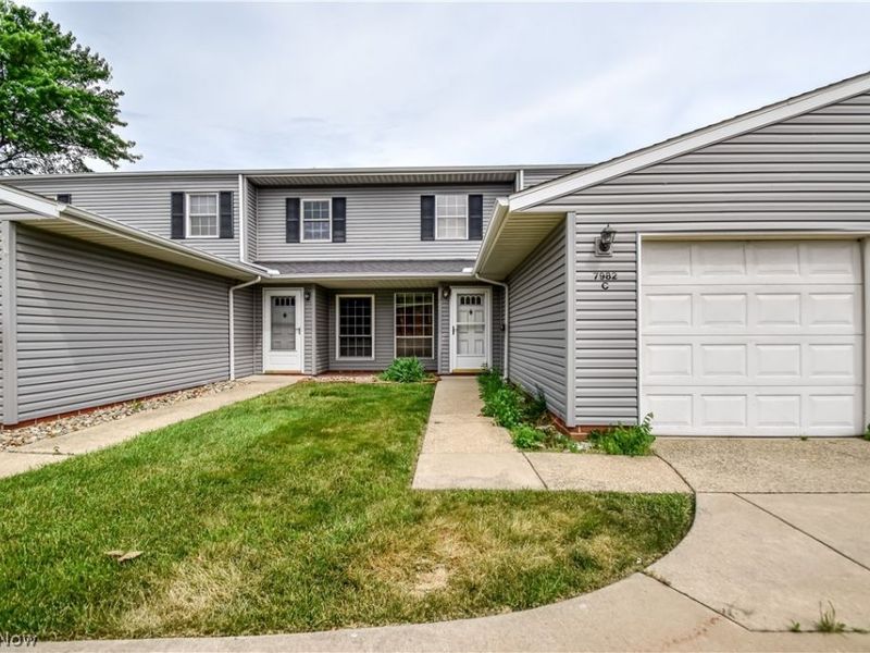 7982 Colonial Drive, Unit C, Mentor, OH 44060 Photo 2