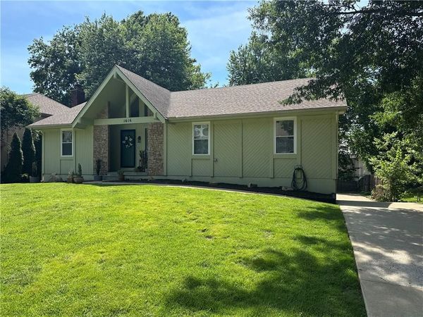 1616 NE Ridgeview Drive, Lee's Summit, MO 64086